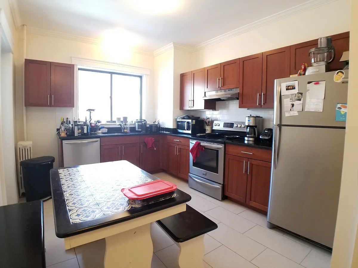 Building Photo - 27 Glenville Ave #2D