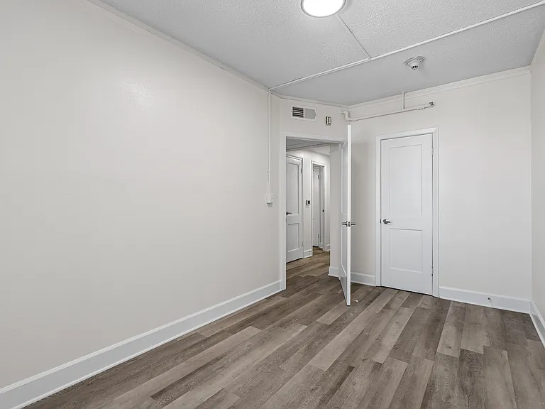 Fairmont Tower Apartments — Photo 36