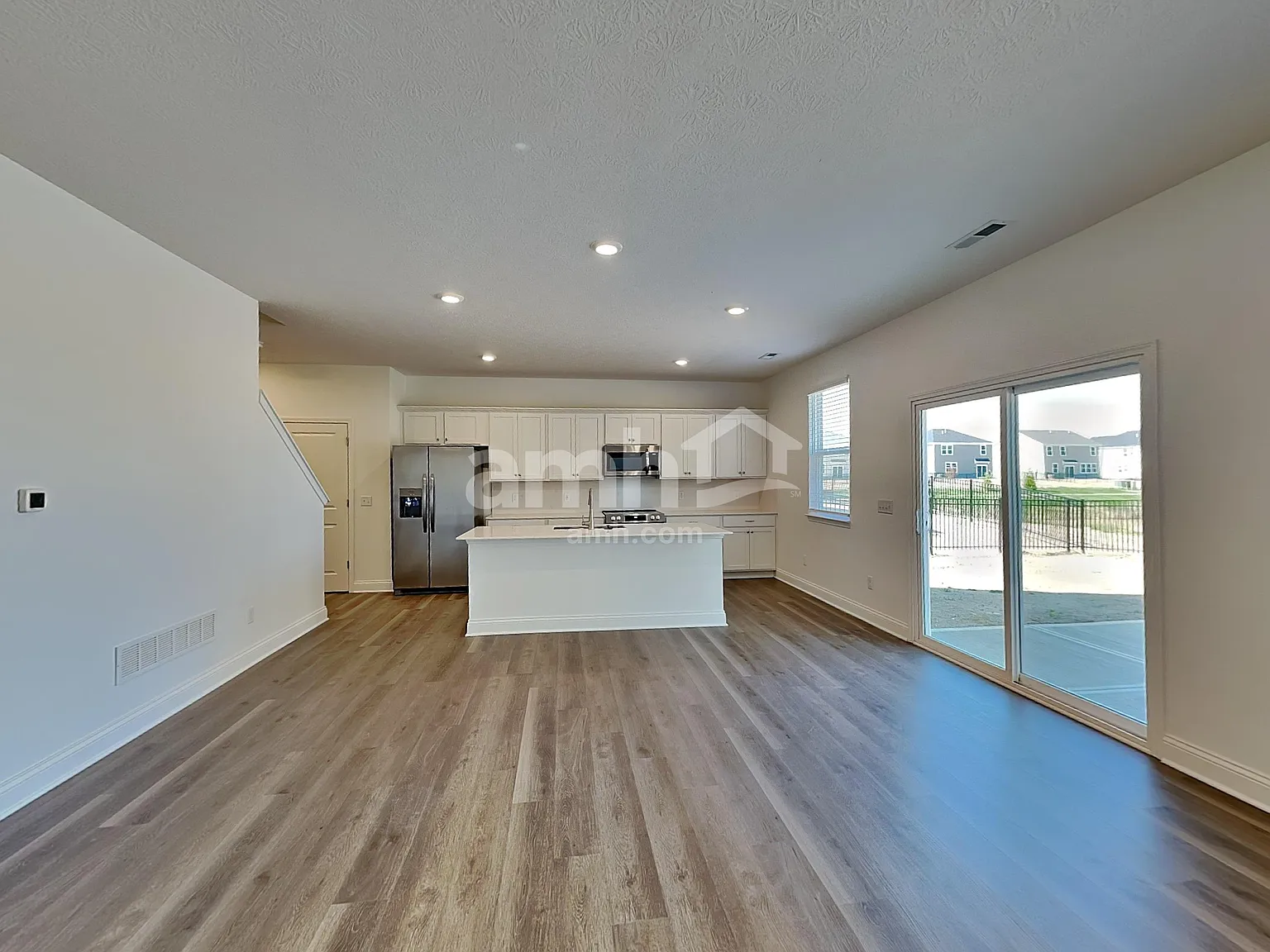 5 bed, 3.0 bath, 2407 sqft, $3,075 — Photo 4