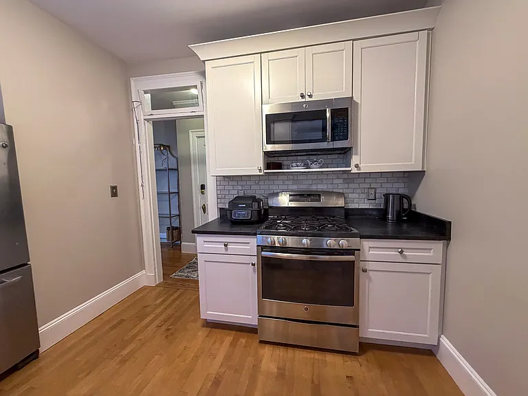 569 Franklin St #6 — Photo 10