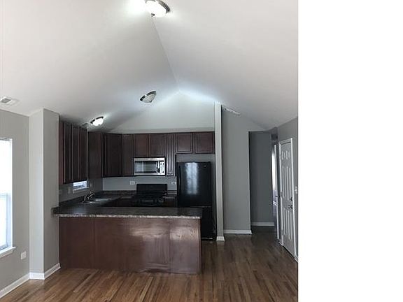 5th image of 3758 W Diversey Ave