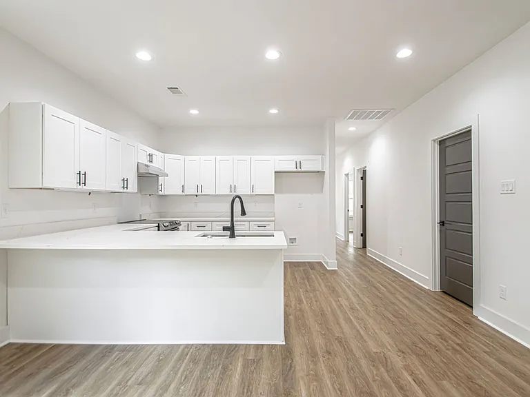 324 S Schiller St — Photo 11