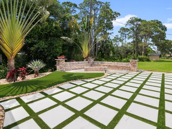 1692 SE Floresta Drive, Port St Lucie, FL 34983