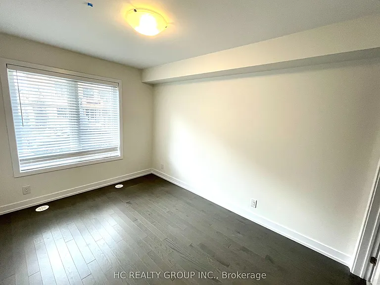 24 Guardhouse Cres — Photo 8