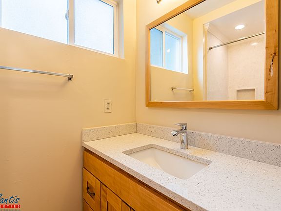 5th image of 1272 Poplar Ave APT C