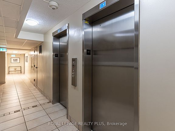 5th image of 39 Stavebank Rd N #Penthouse 4
