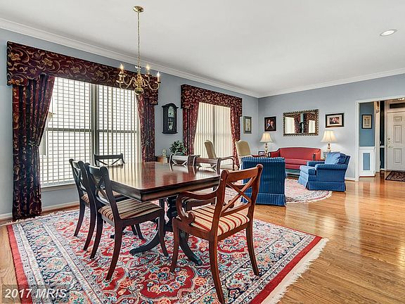 4th image of 23 Hanover Ct
