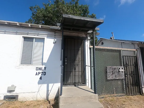 160 W San Ysidro Blvd #4 — Photo 11