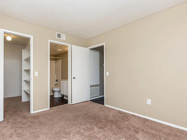 La Ventana Apartments — Photo 42