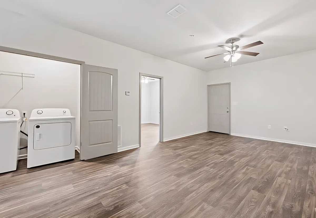 Building Photo - Springhill Apartments