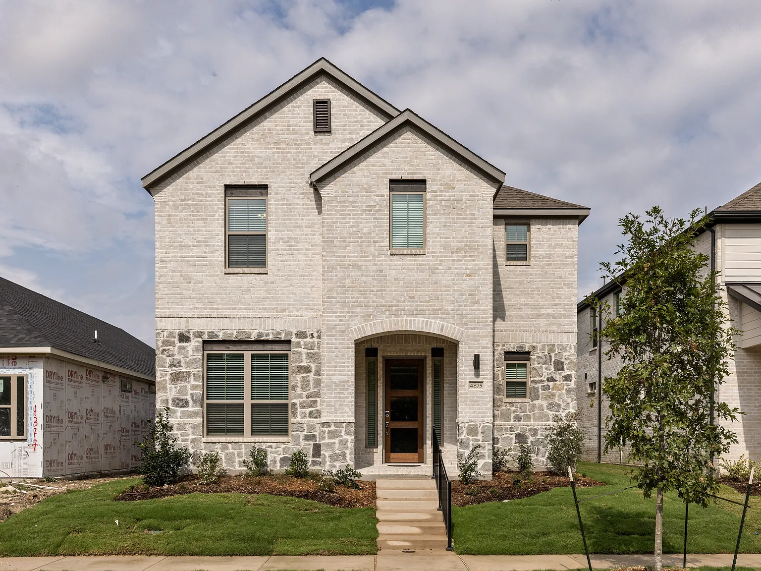 4 bed, 2714 sqft, $9,720 — Photo 2