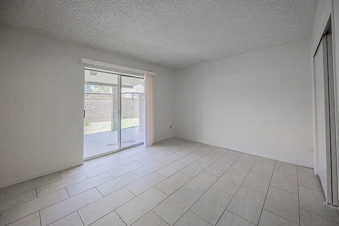 2219 W Morten Ave #3 — Photo 10