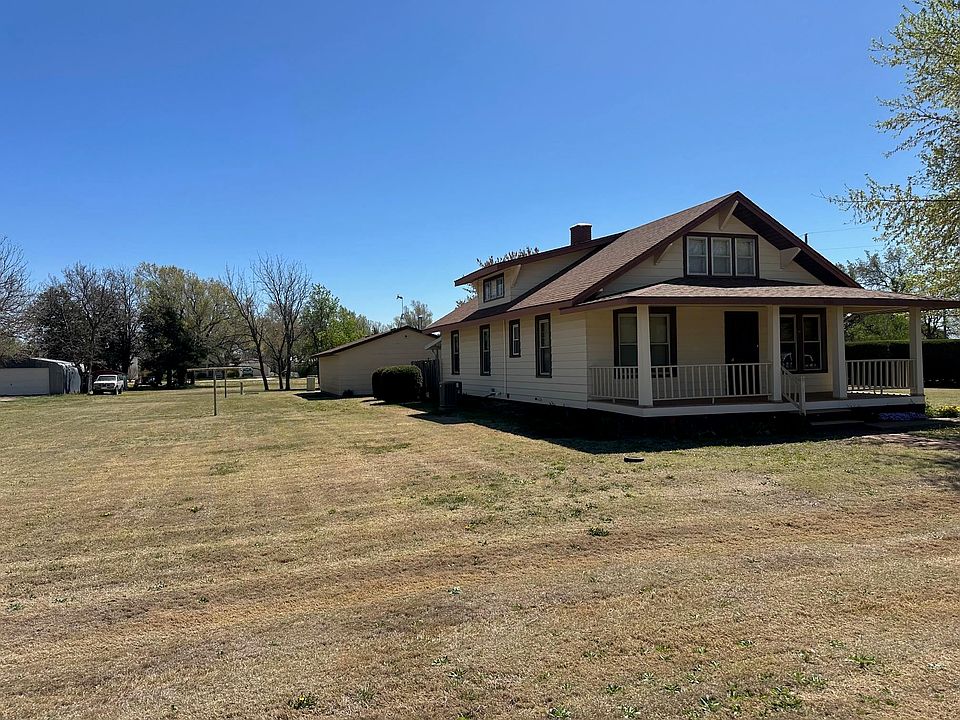 2nd image of 3006 Main St