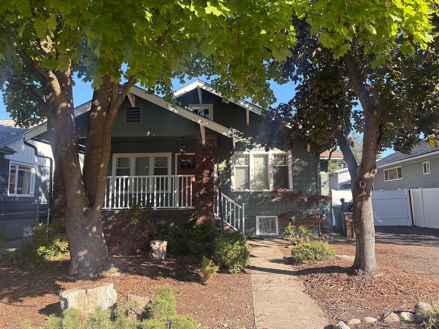Wonderful 3-4 bedroom Craftsman bungalow available to call home now! — Photo 1