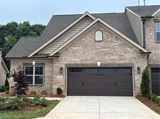 1040 Beechcraft Dr, Mebane, NC 27302