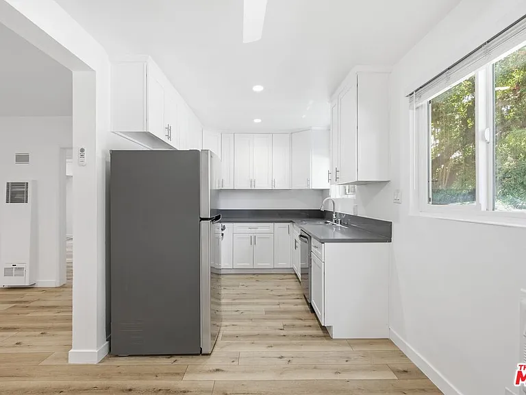 4916 Hazeltine Ave #2 — Photo 5