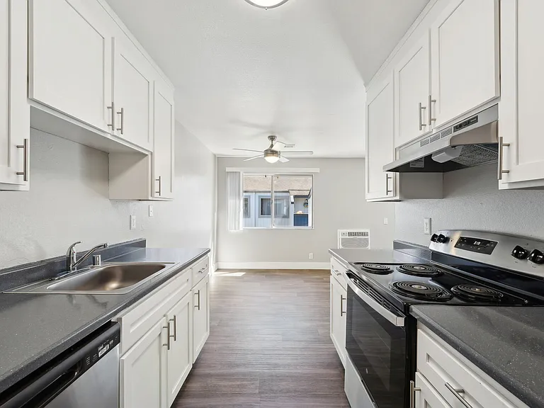 Kentwood Apartments — Photo 1