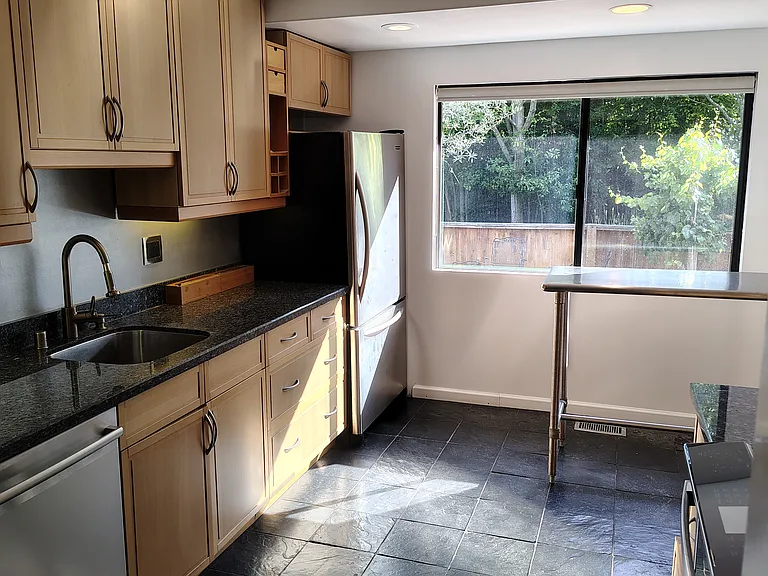 Windstone Dr — Photo 4