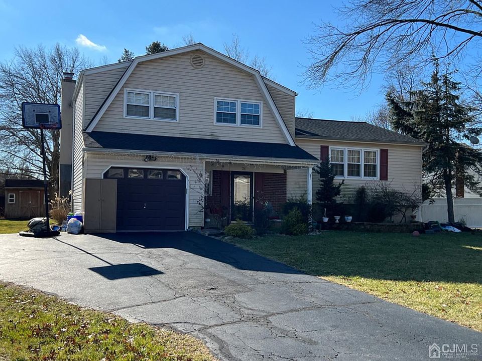1st image of 26 Matthew Ave S