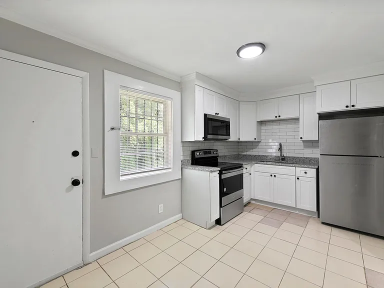 1584 Line St — Photo 7