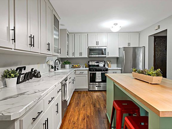 2nd image of 1712 Archer Ct