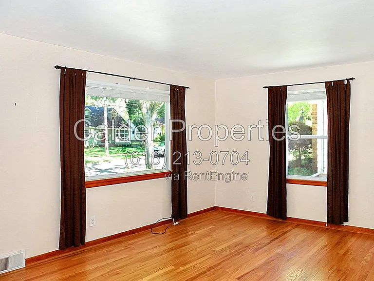 1317 Herrick Ave NE — Photo 7