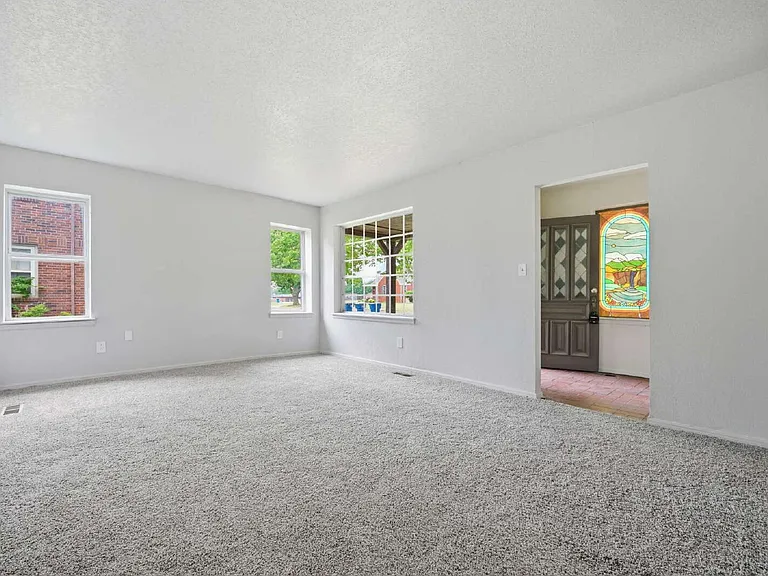 1109 S Ellison Ave — Photo 3