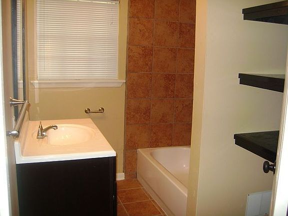 5th image of 1524 S Shirley Ave
