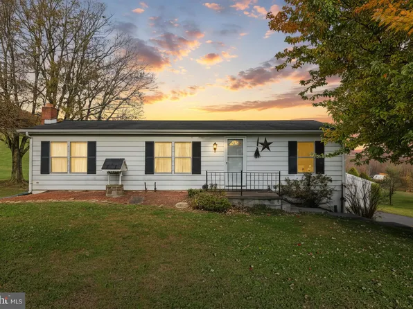 2121 Stauffer Rd, Seven Valleys, PA 17360