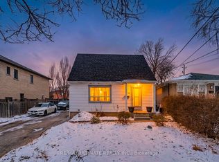 102 Aura Lea Blvd, Toronto, ON M9M 1K5