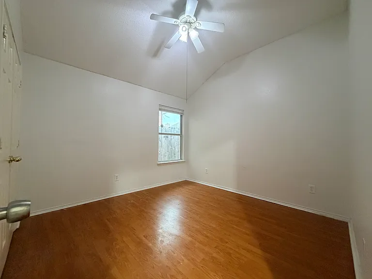 1023 Bonanza Dr — Photo 23