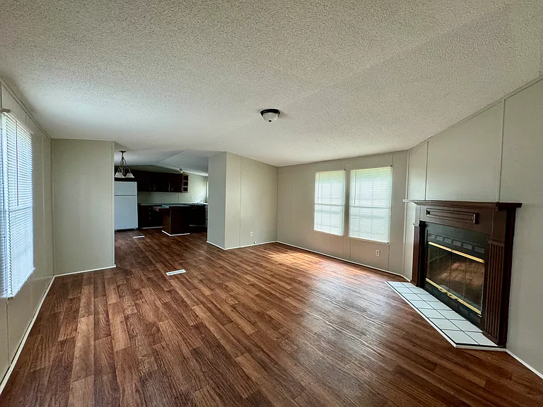 140 Eagle Rd — Photo 2