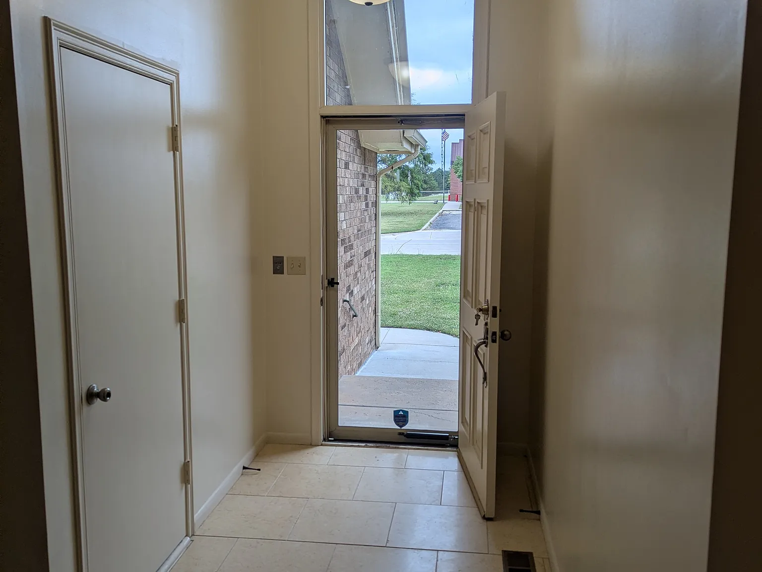 3 bed, 1904 sqft, $1,800 — Photo 3