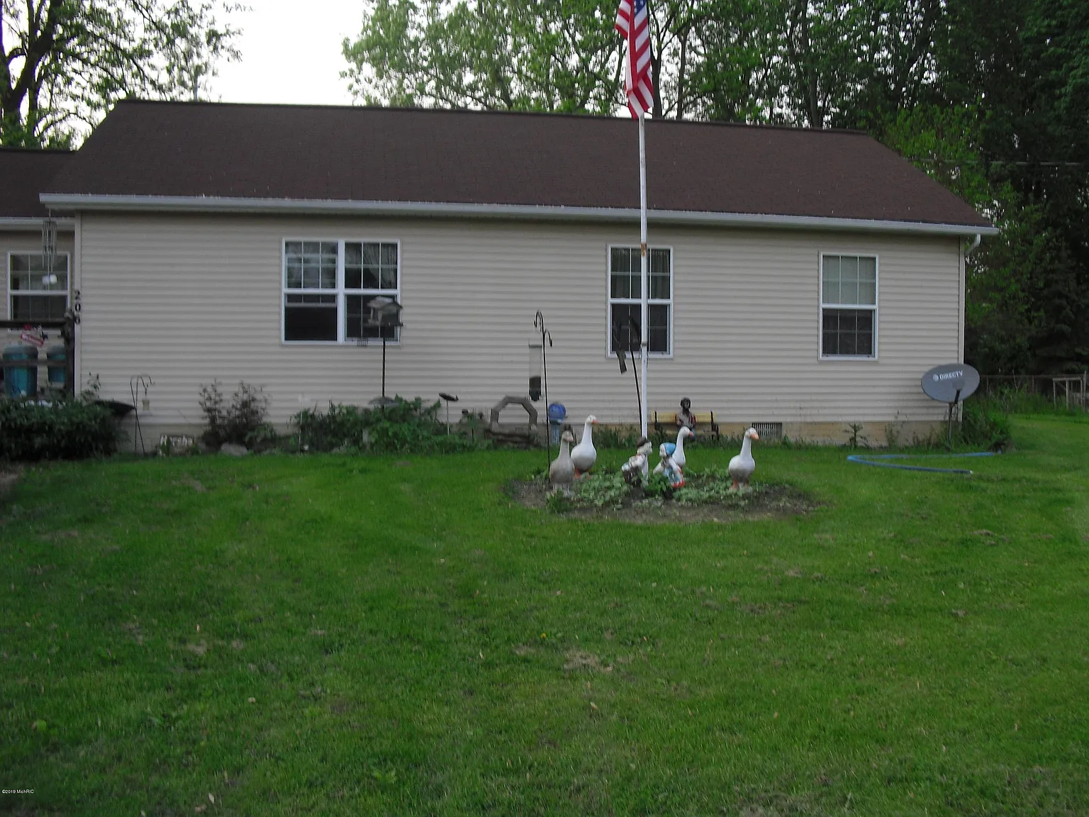 206 Lyman St photo 1