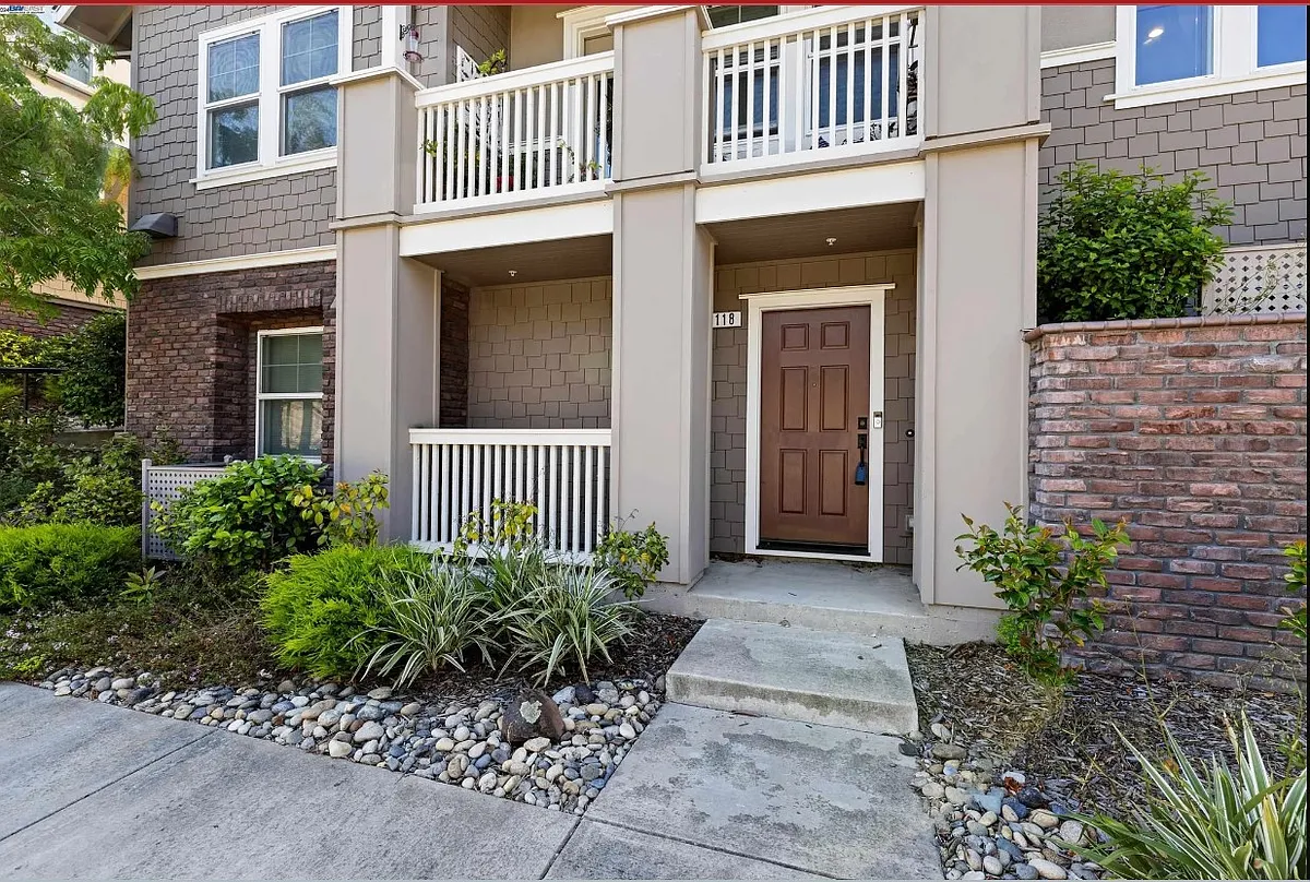 Exterior - 170 N North St #118