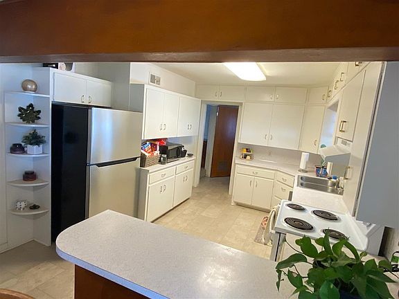 4th image of 2112 W University Ave