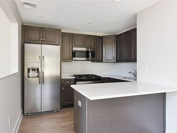 3rd image of 705 Breton Way