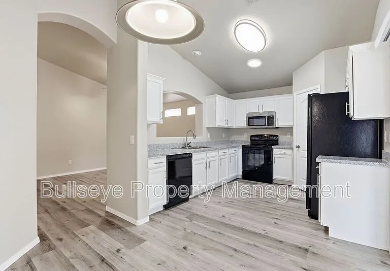 310 E Payton St — Photo 6