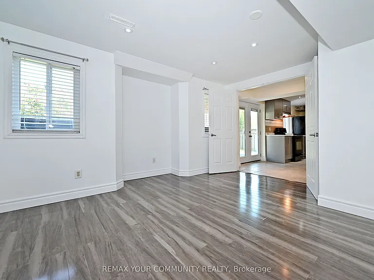 73 Laurendale Ave — Photo 31