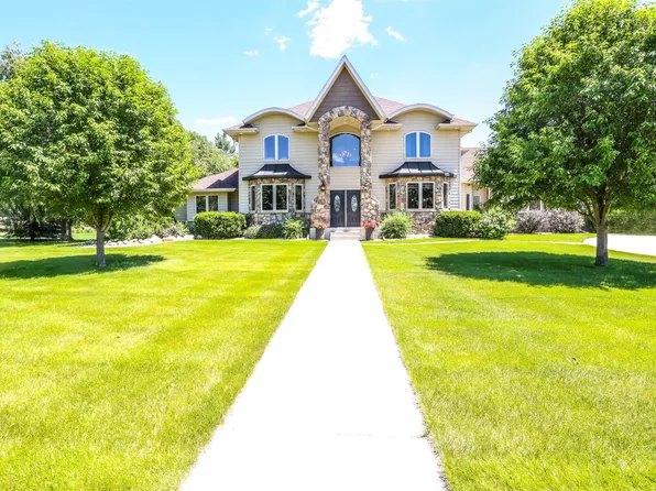 2410 Quail Run Blvd, Aberdeen, SD 57401