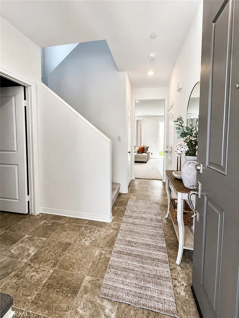 3 bed, 2.5 bath, 1937 sqft, $3,250 — Photo 3