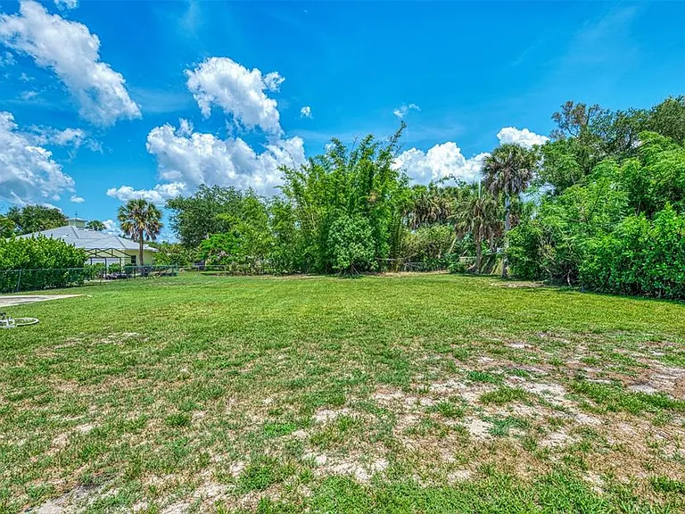 2340 Palmetto St — Photo 39