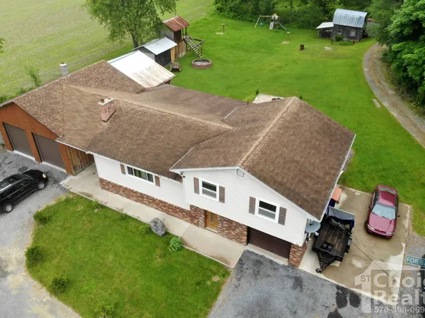 31 Woodward St, Mill Hall, PA 17751