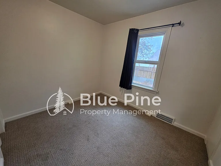 485 N Higbee Ave — Photo 6
