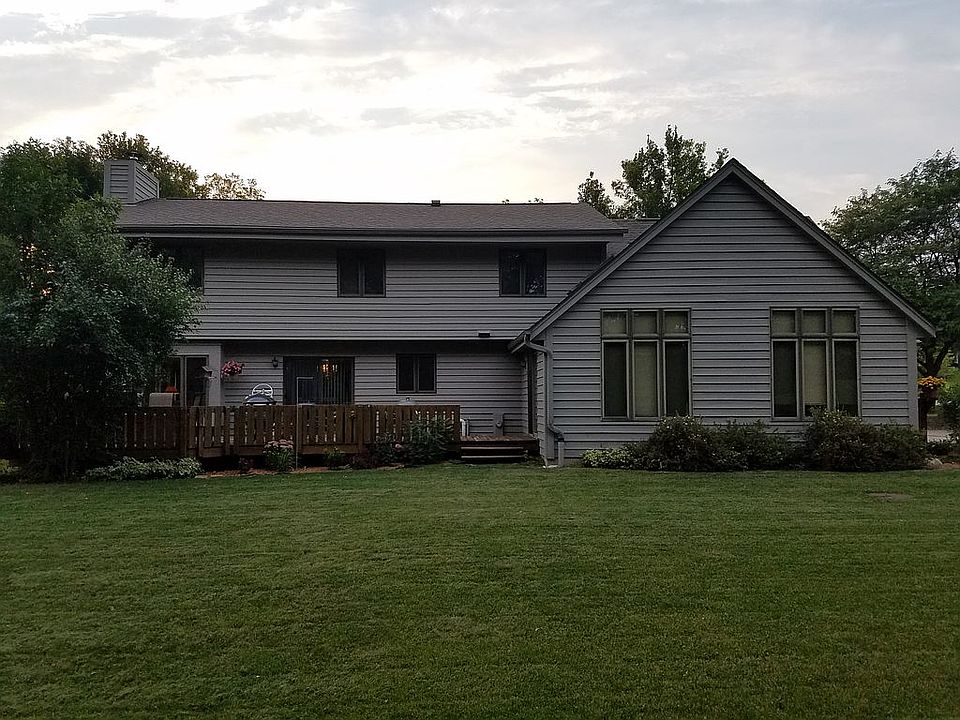 2nd image of W210N11030 Springhill Ln