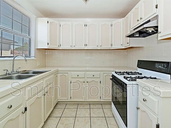 3rd image of 2405 Torrance Blvd APT D