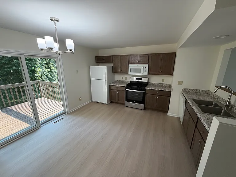 2314 Alan Dr — Photo 6