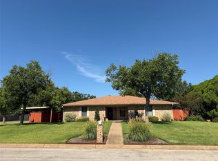 1016 Cliff Dr, Graham, TX 76450