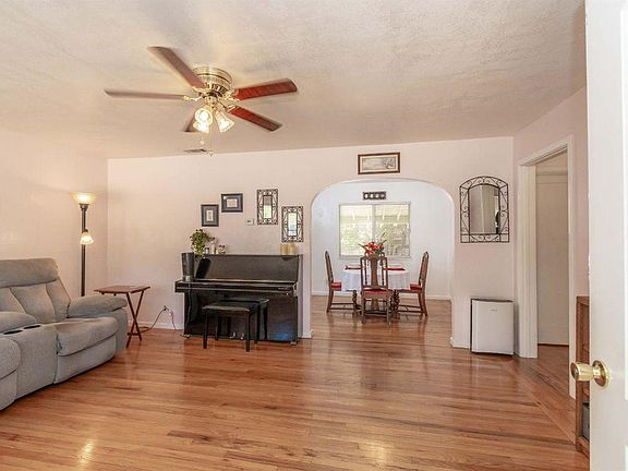 4th image of 7660 Roberts Dr