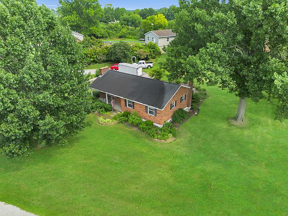 3rd image of 623 W Johns Hill Rd